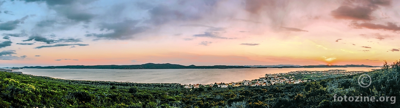 panorama u zalazu sunca na 2932026