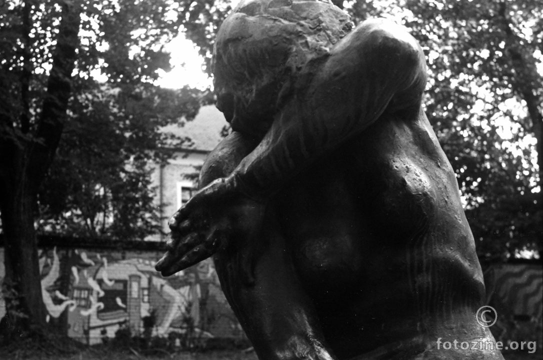 O, mnogo tajne ima u kretnji golog lika