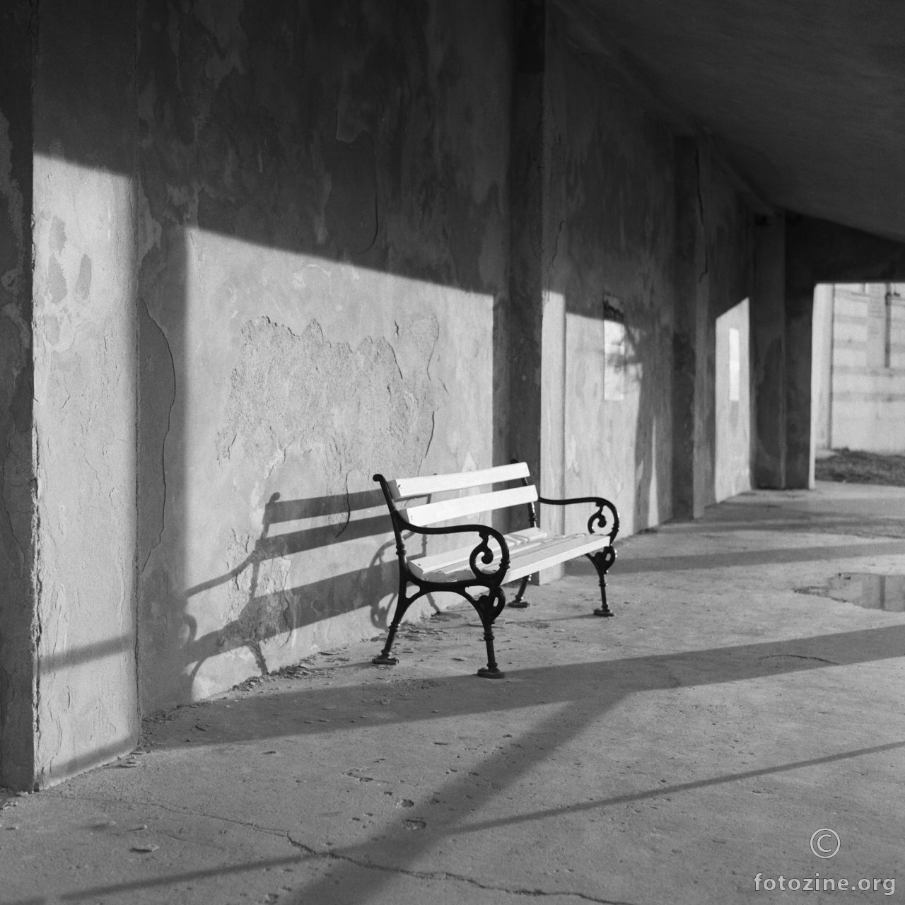 Jedna klupa, tiha luka