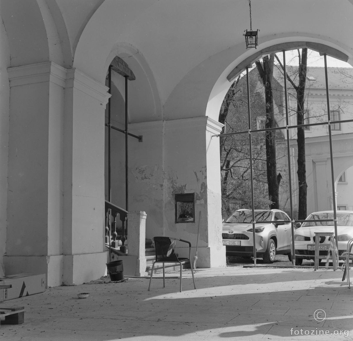 Efke i palača