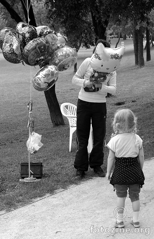 Djevojčica i baloni