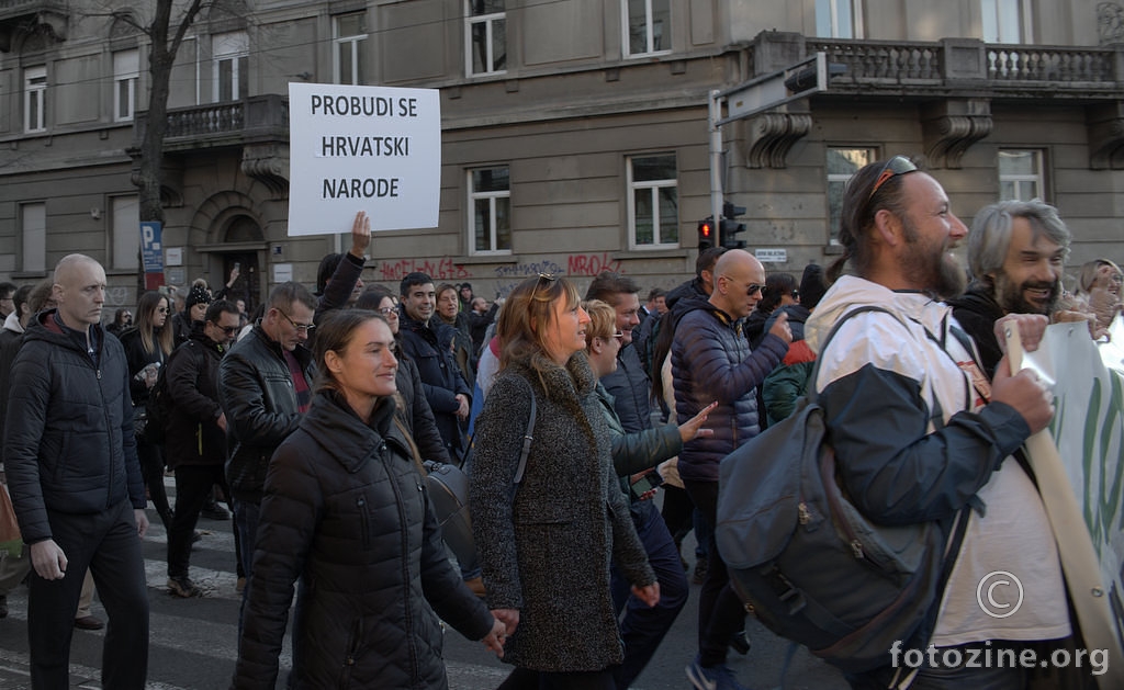 Sve piše