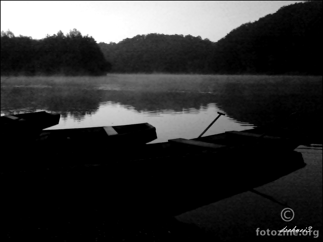 Pred svitanje na jezeru Petnja