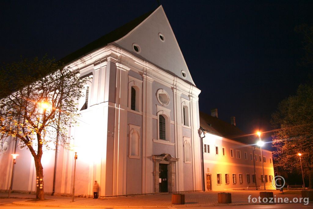 Franjevački samostan noću