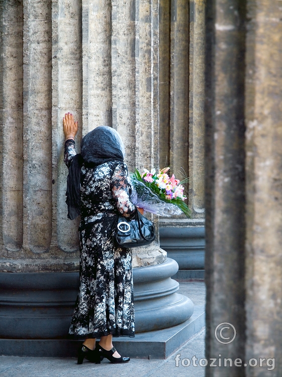 Žena s cvijećem