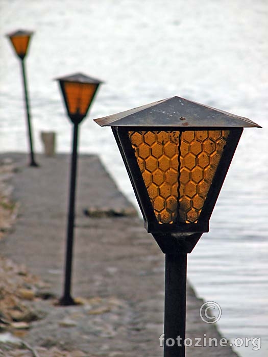Tri lampe