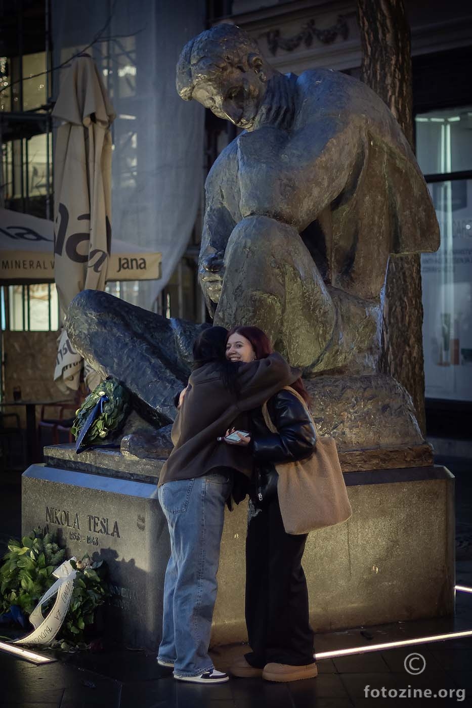 Ah te djevojke mlade što baš sada ovdje rade....