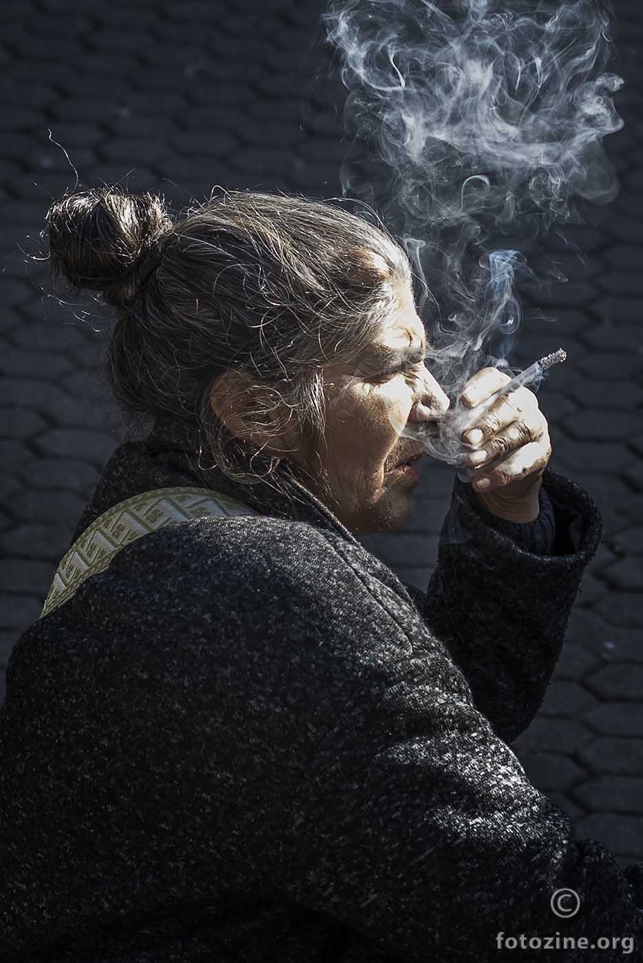 Romkinja i dim cijeli život su tim.