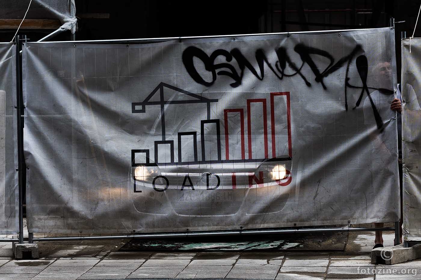 Ide građevinac van...
