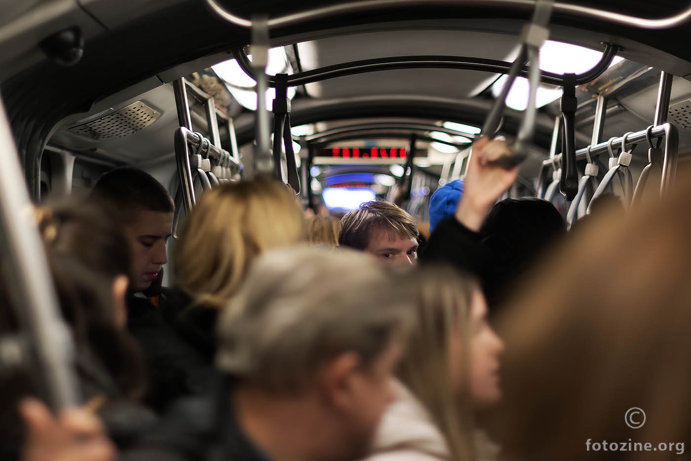 Imam osjećaj da me netko gleda a moja mu kamera mira ne da.