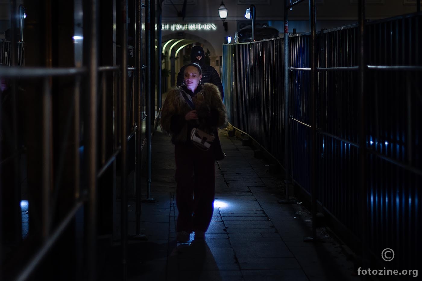 Čuvaj leđa netko je iza tebe... 