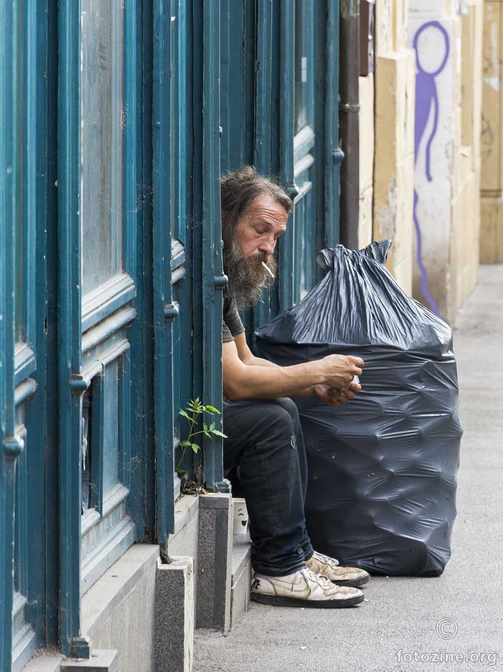 Na ulici njih dvoje sanjaju snove svoje...