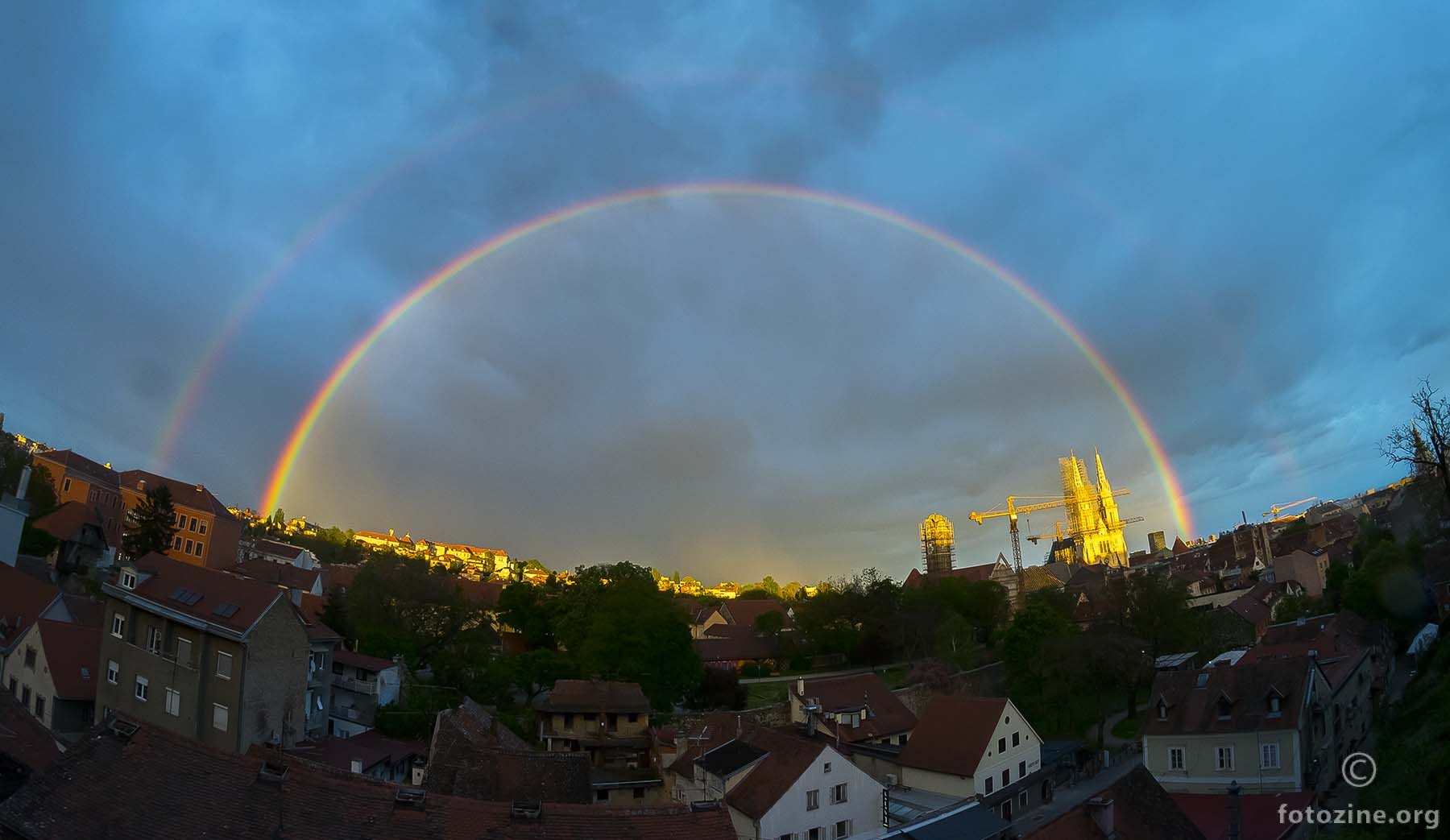 Urušavanje stvarnosti... Zg