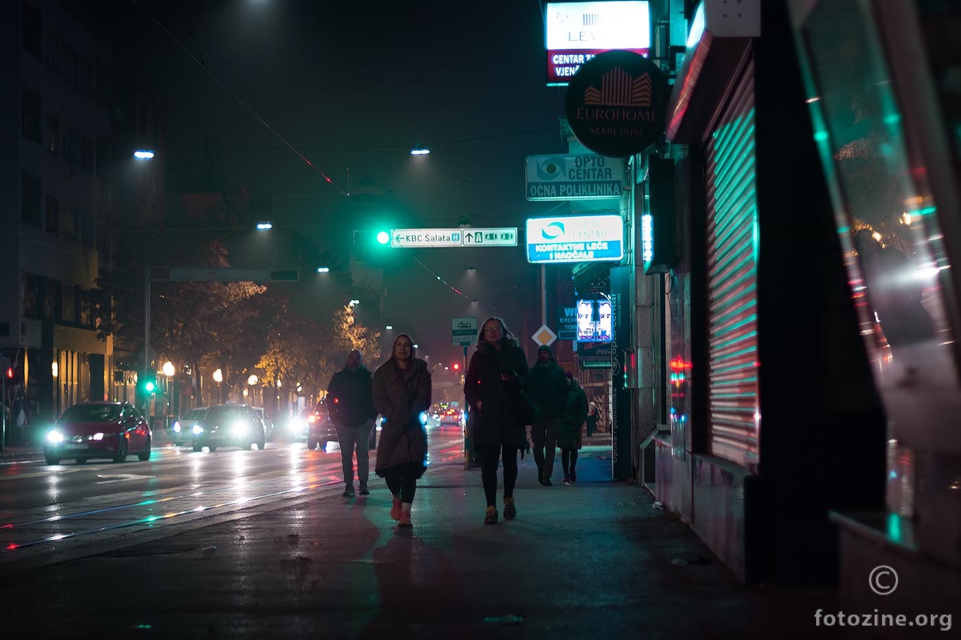 Svjetla grada kada mrak pada..