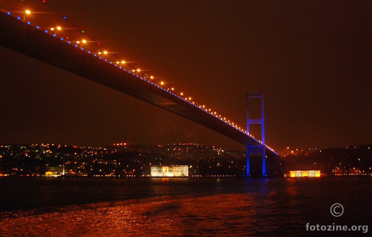 Ataturk Bridge na Bosforu