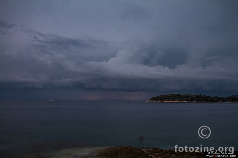 Shelf cloud