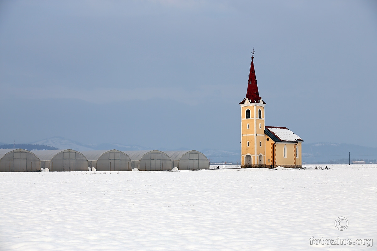 Crkva u polju
