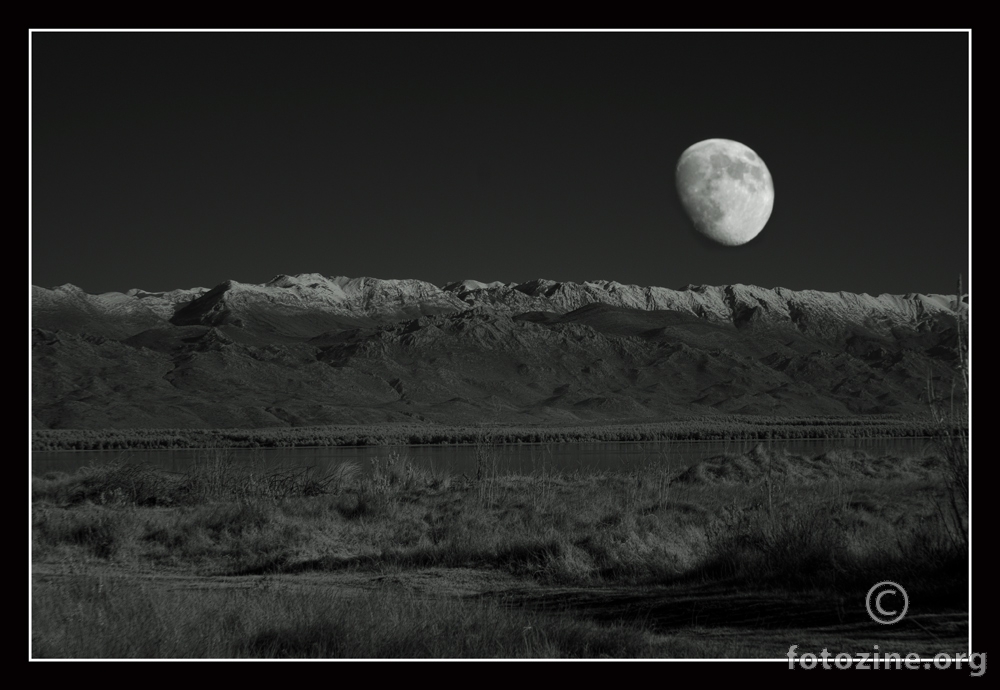 mjesec iznad Velebita