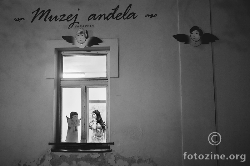Anđelica u muzeju anđela