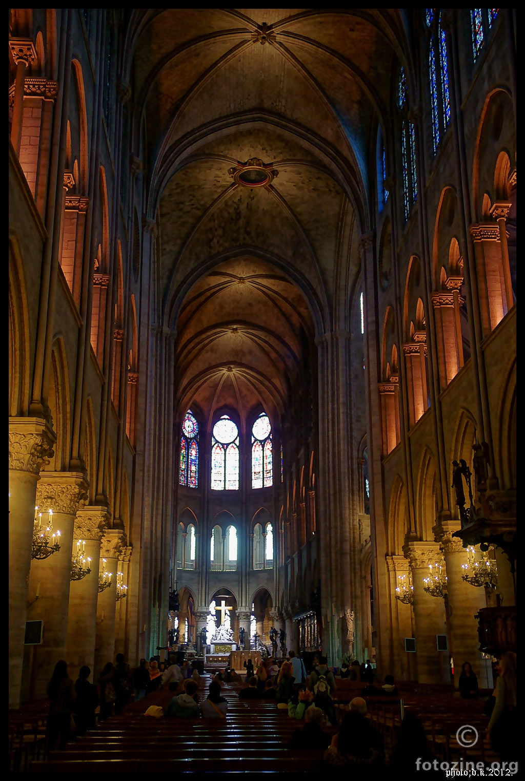 svjetlo- Notre Dame