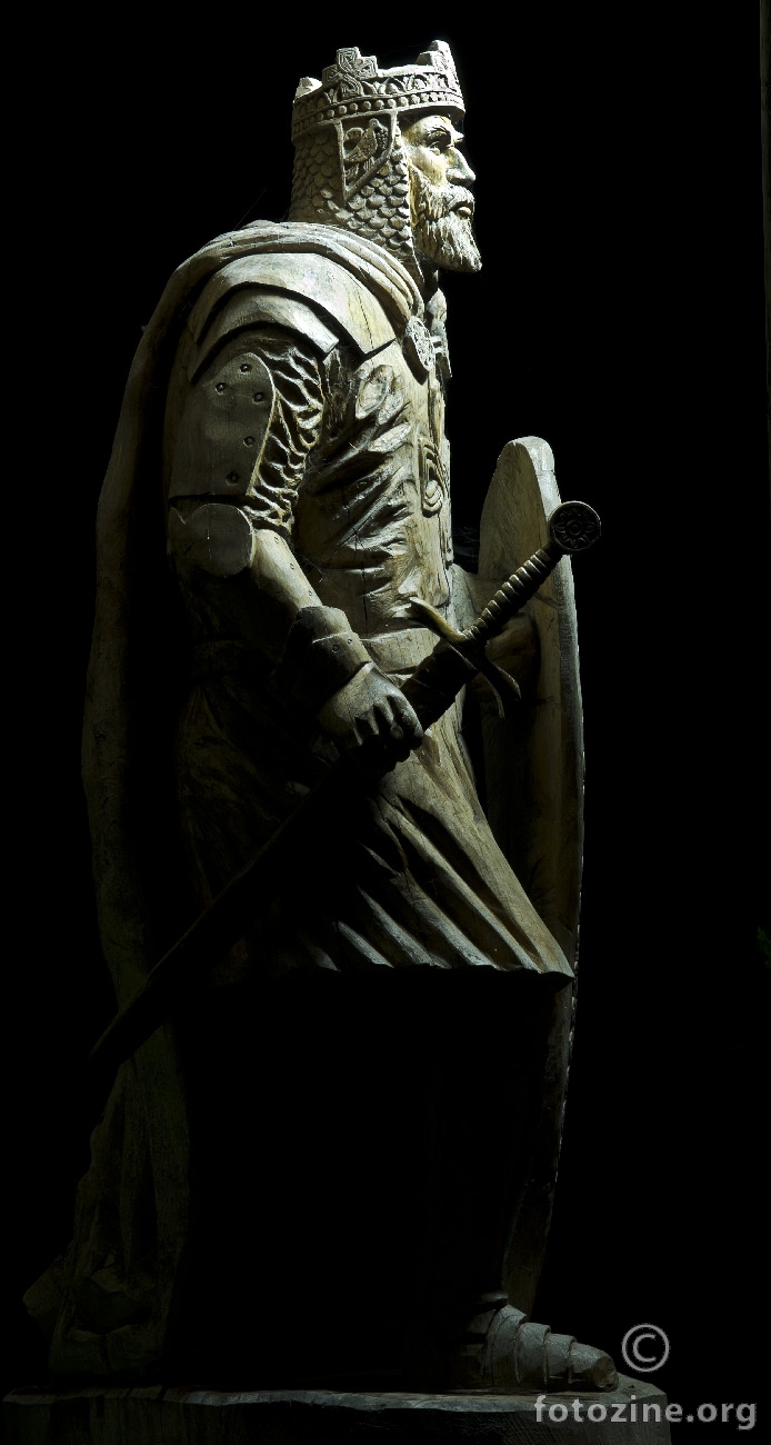 Kralj P Svačić (kip od drveta)