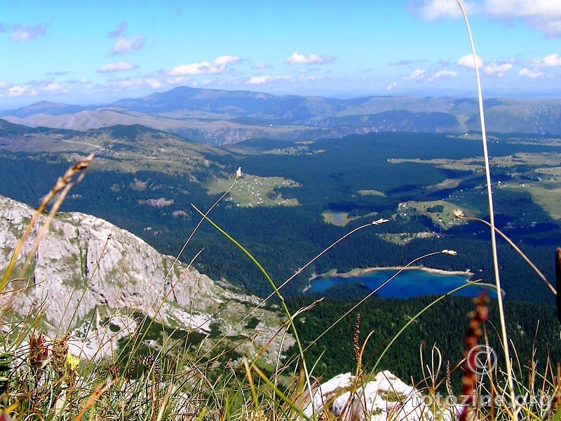 pogled na crno jezero