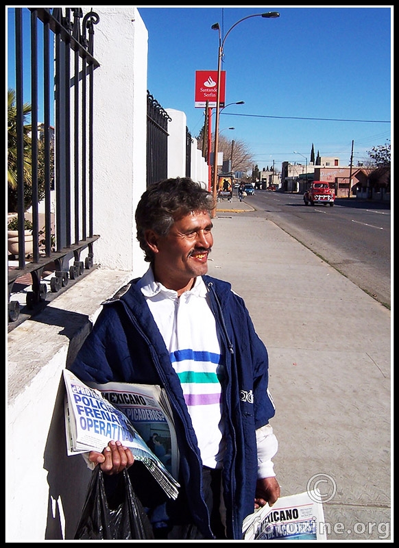 Prodavac novina u Ciudad Juarez