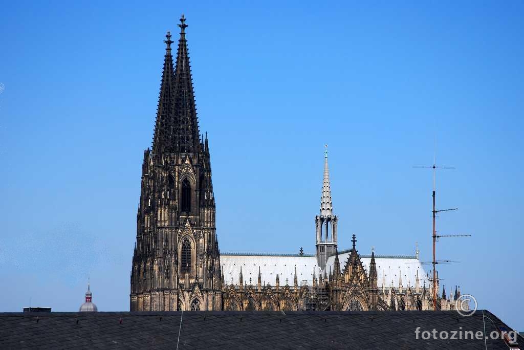 Köln, pogled s juga preko krovova