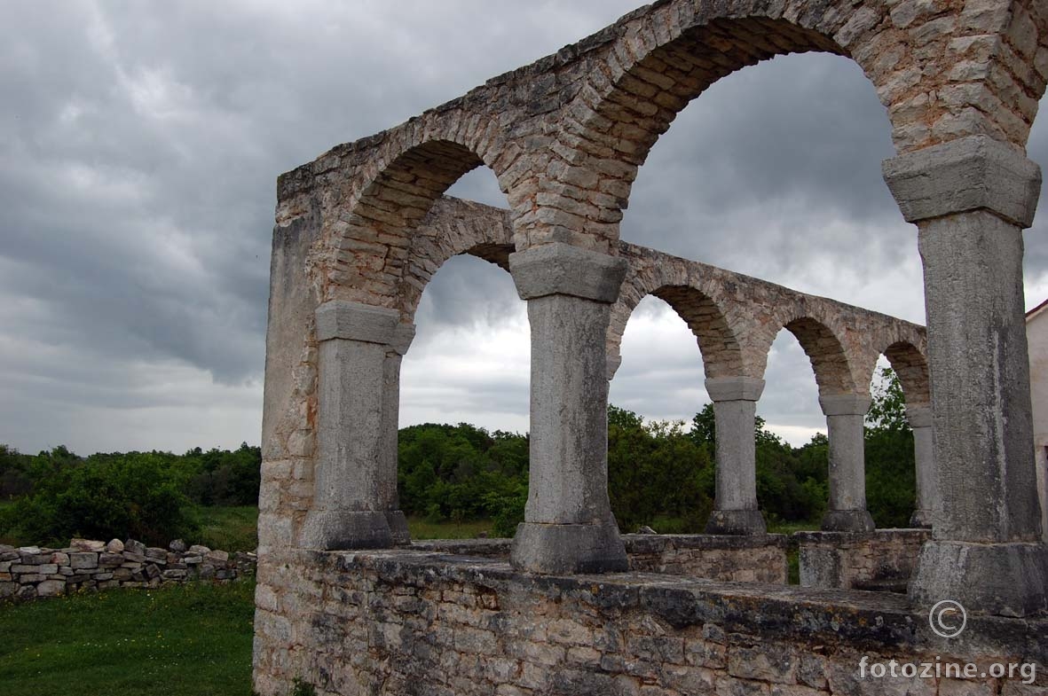 Sv. Foška - lukovi