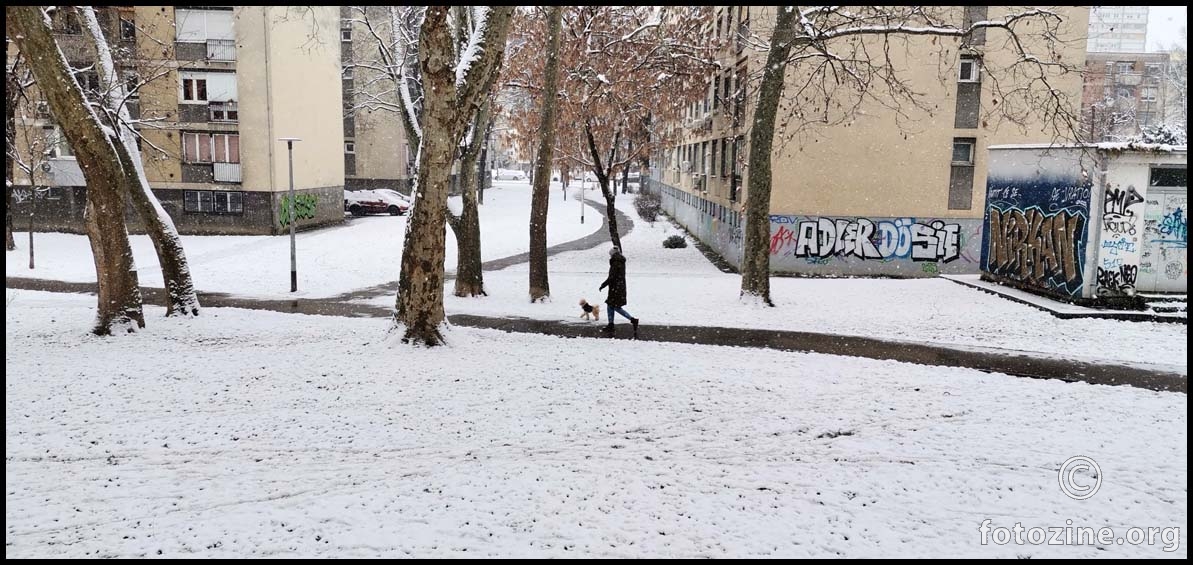 stalno pada snijeg...