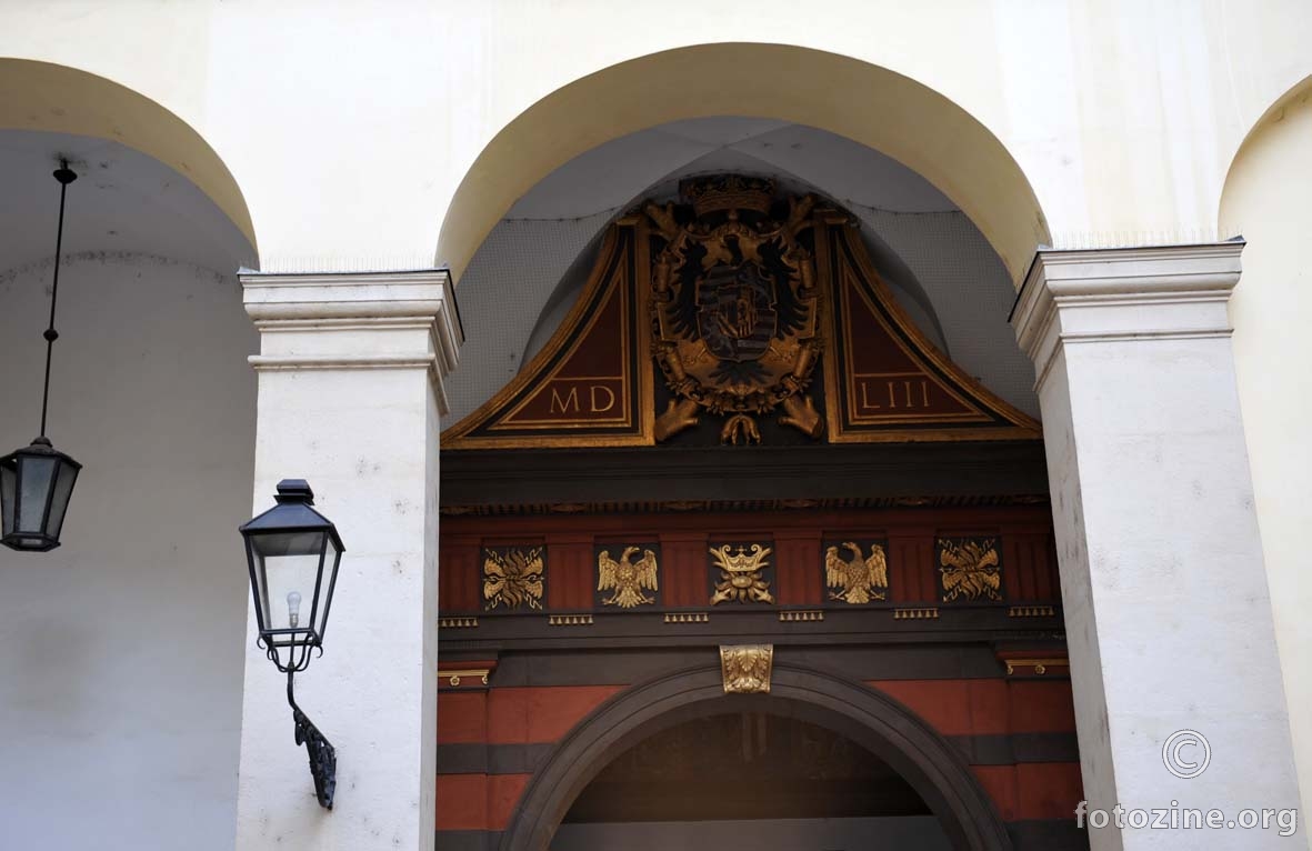 Hofburg - zlatna vrata (druga strana)