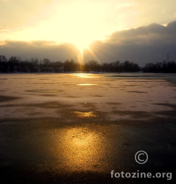 ZALEĐENO JEZERO