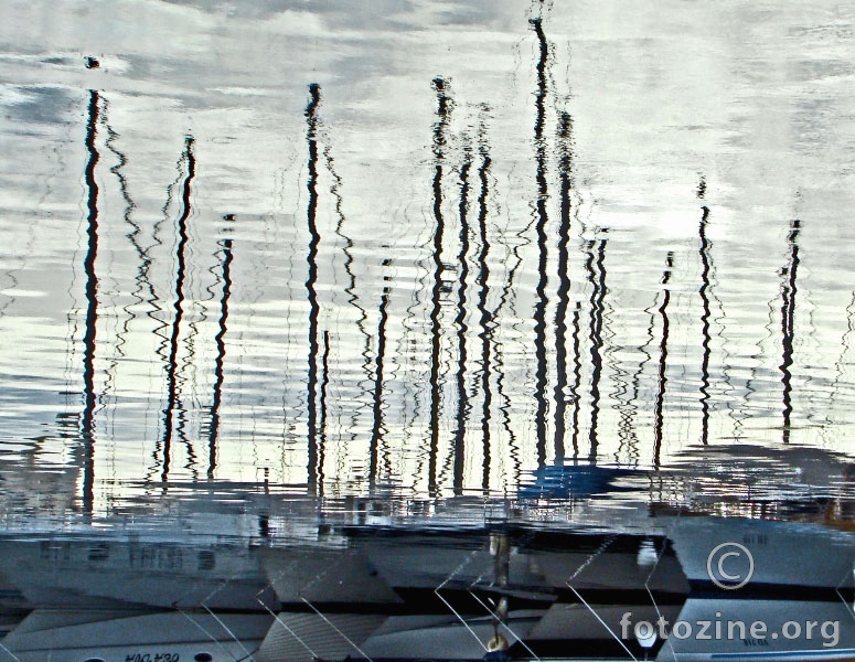 brodovi u zrcalu (upside down)