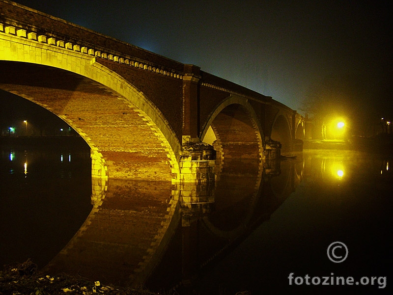 Sisački stari most