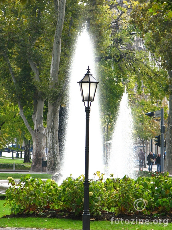 Lanterna u fontani