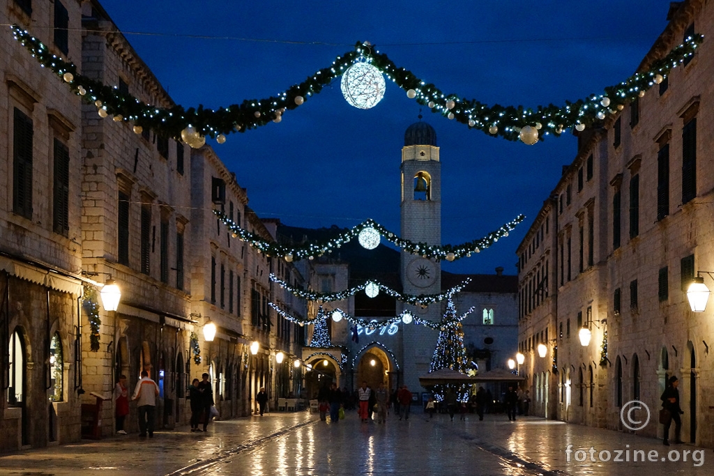 okićen u plavu uru