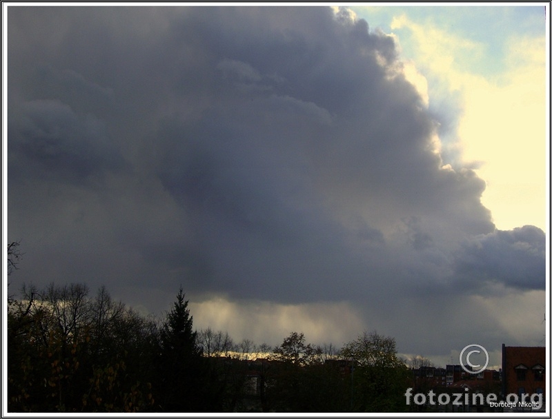 Oblaci nad Vukovarom