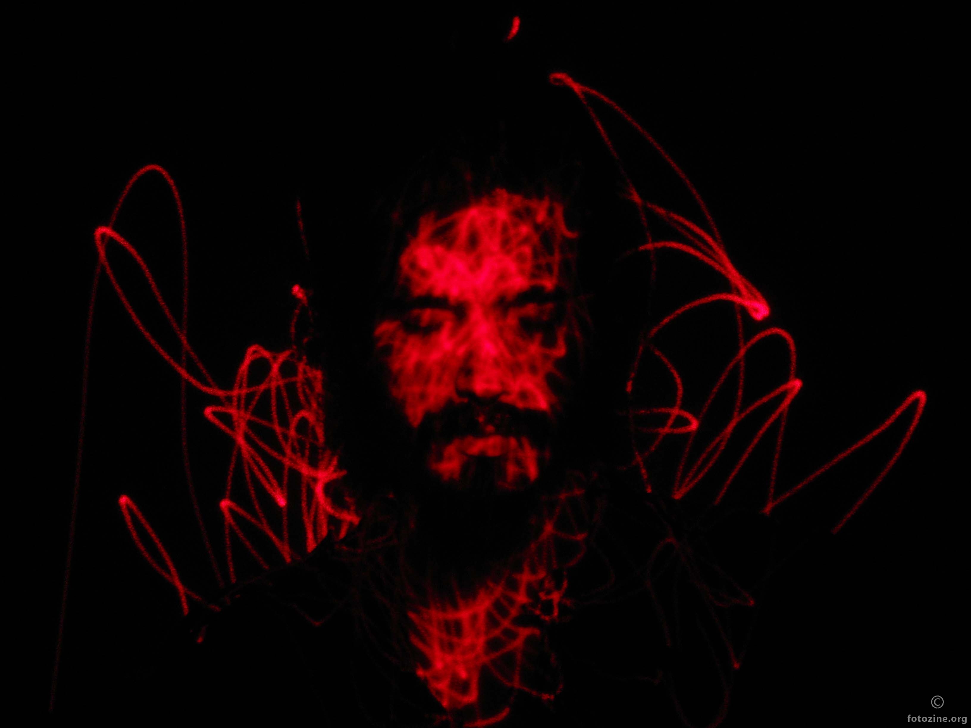 autoportret s laserom