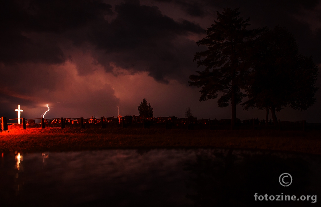 Nemir nad poljima tišine