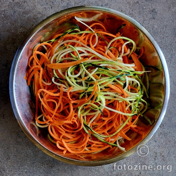 Špageti od tikvice i mrkve