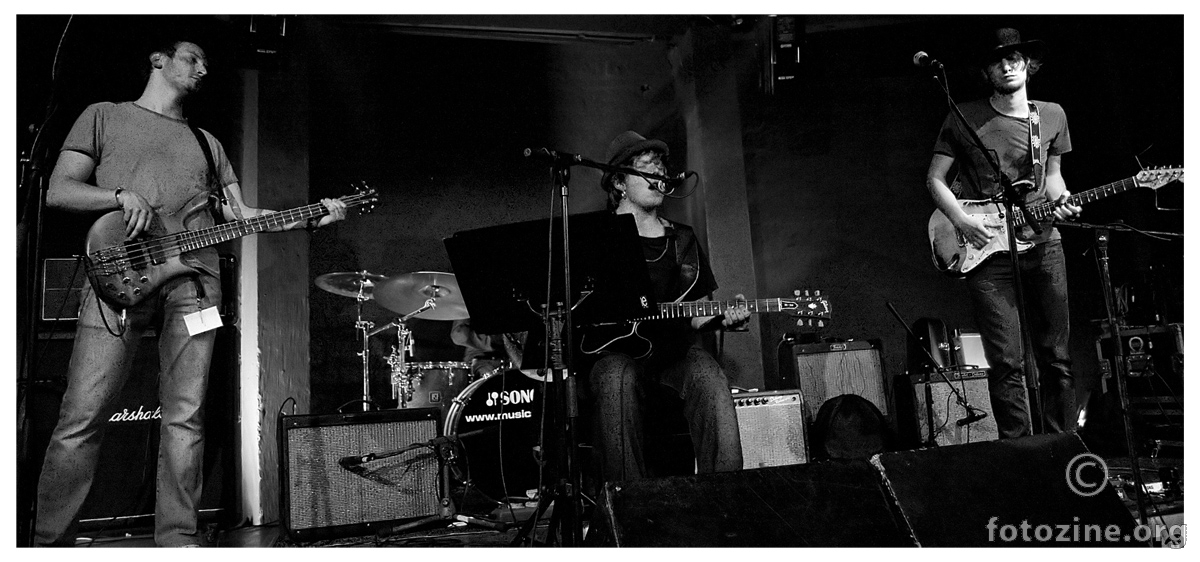 fontana bluse festival (voodoo lizards)