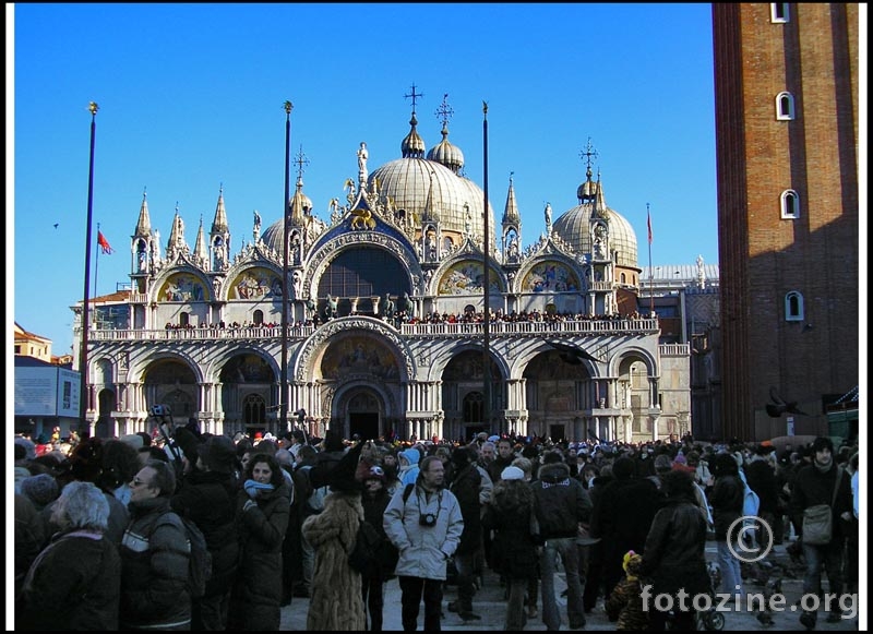 Venezia-piazza e chiesa di San Marco.....