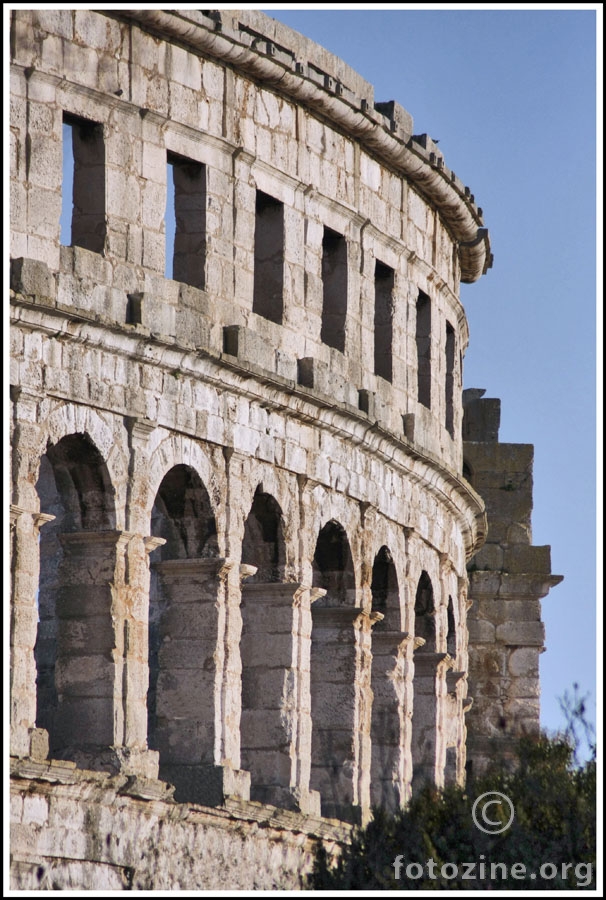 Pulski Amfiteatar,  pročelja i arkade