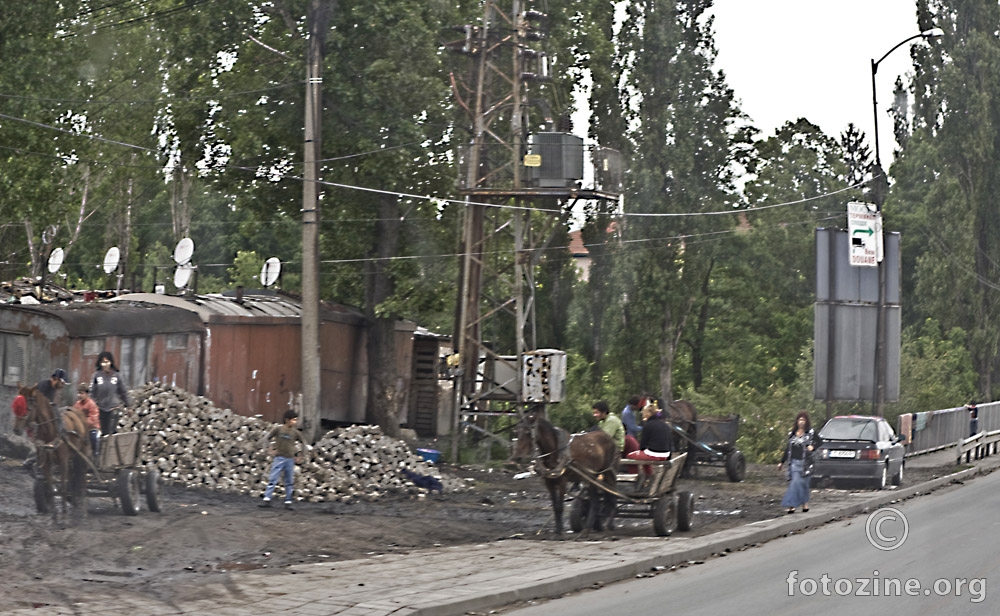 Romsko naselje,satelitske antene,zaprežna kola...Bugarska u 21 stoljeće
