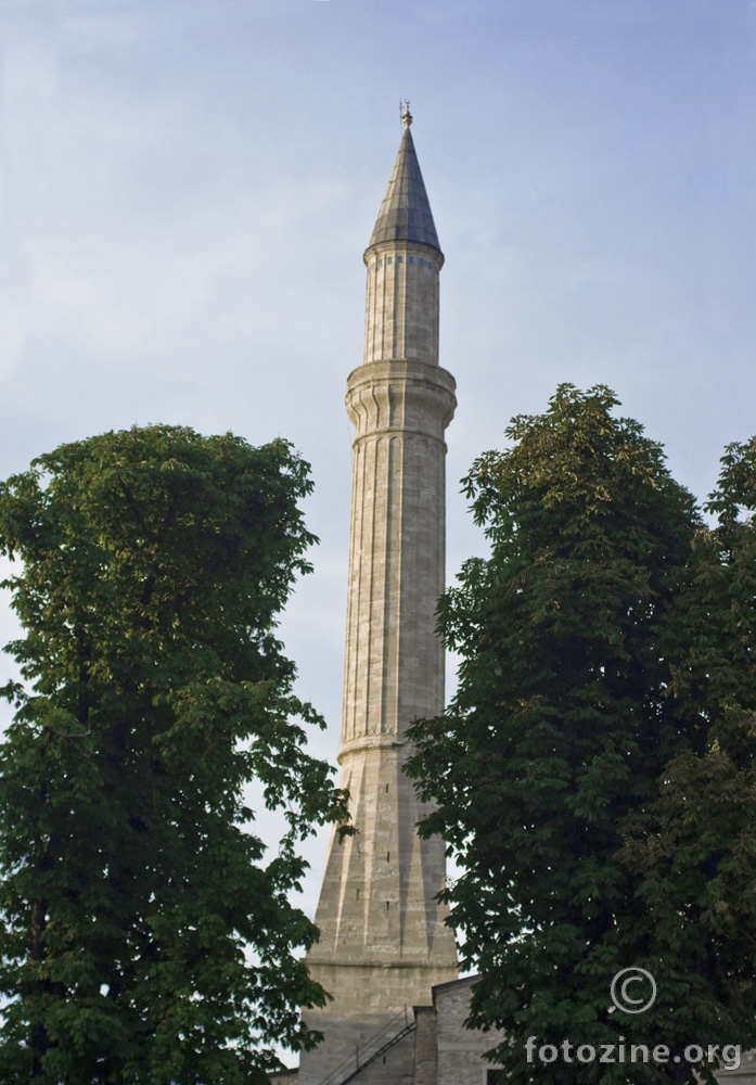 minaret jedne od brojnih istanbulskih džamija...