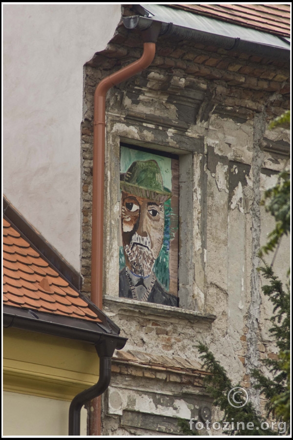 Tužni dedek s prozora gledek...Bratislava