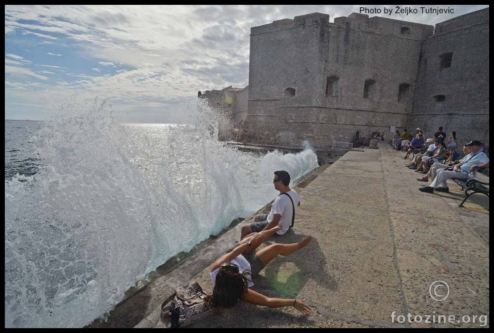 BJEŽI MALA BOJI SE VALA BY ŽT