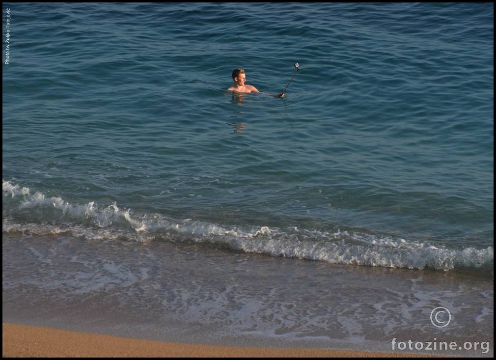 DANAŠNJI SELFISTA OD SREĆE I UGODE BLISTA BY ŽT
