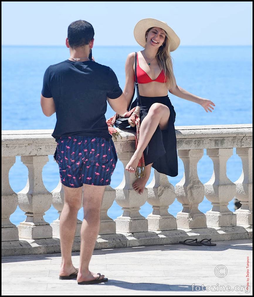 I MENI PAŠE KAD TUĐI MODEL VESELO NOŽICAMA LIJEPIM  MAŠE BY ŽT