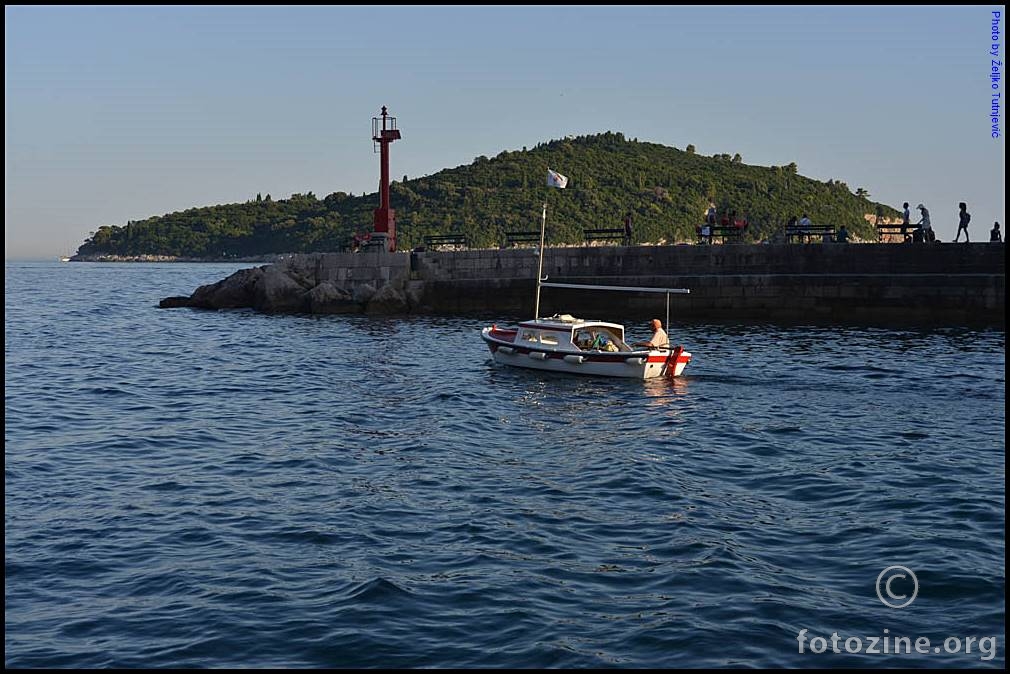PLOV LAK NA RIBOLOV U SUMRAK BY ŽT